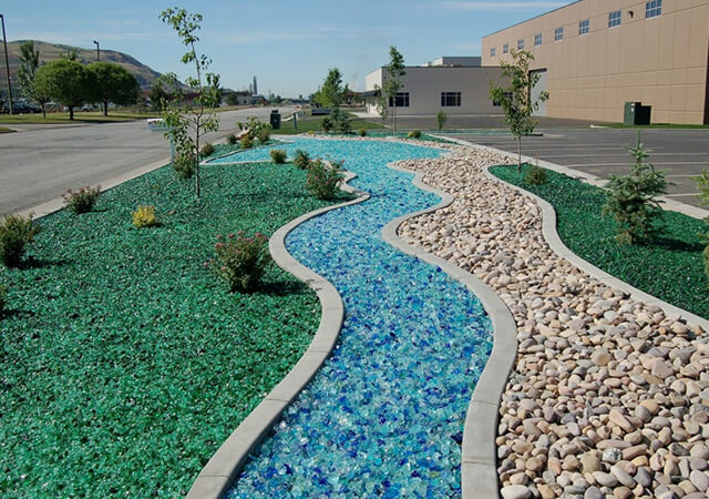 Glass and Rock Garden Ideas - Landscaping Edging Ideas