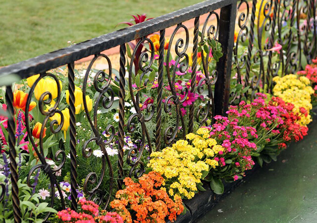 Metal Garden Border Fencing - Landscaping Edging Ideas