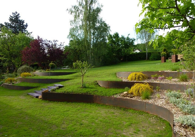 Seating in the Gardens - Landscaping Edging Ideas